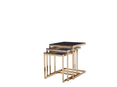 Ett set med tre bord i olika storlekar med svart skiva och guldiga ben