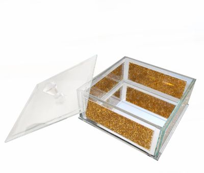 Förvaringslåda och förvaringsbox i glas med detaljer i guld