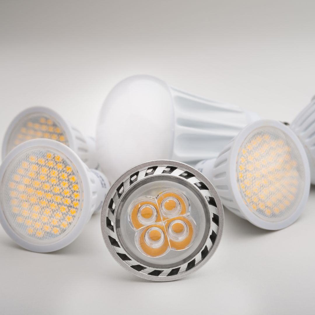 Miljövänliga lampor som LED-lampa, solcells-lampa och andra hållbara lampor.