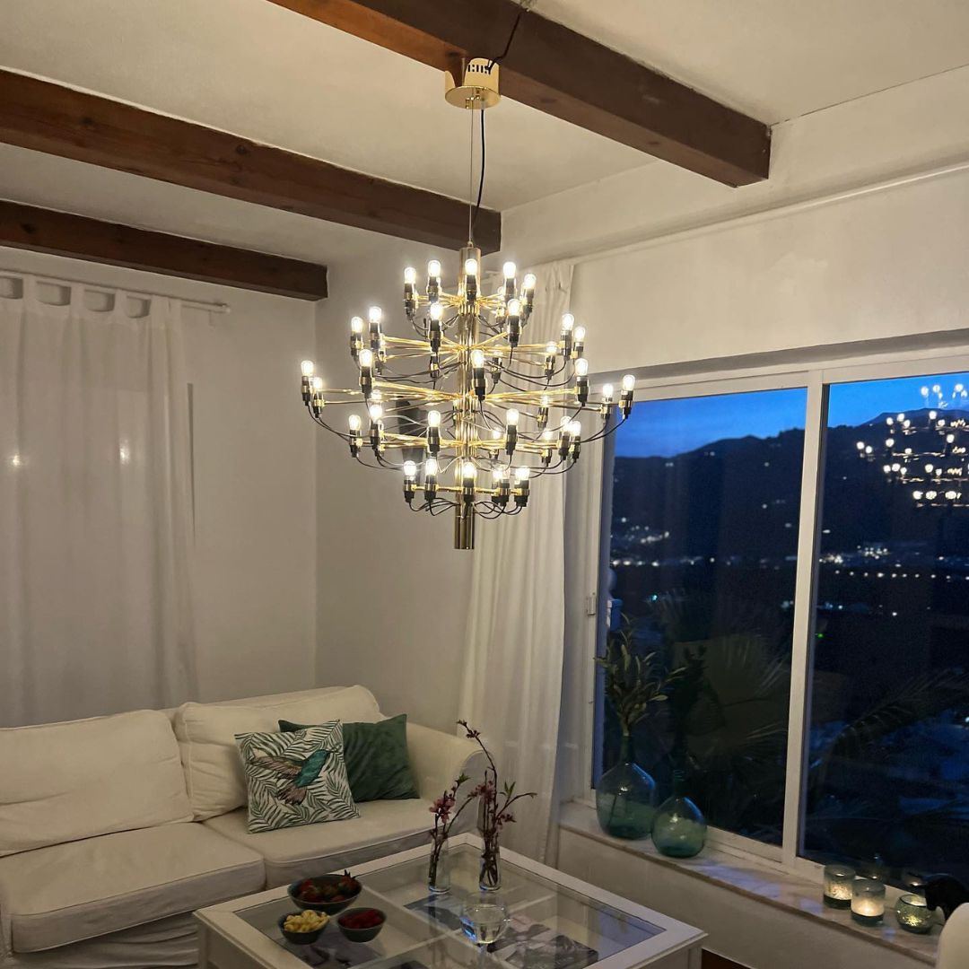 Bra val av lysande lampa till vardagsrummet i modern och klassisk inredningsstil.